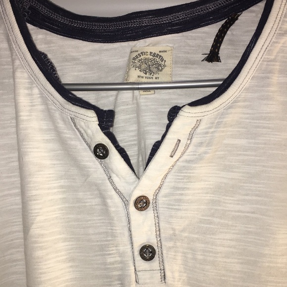 Rustic. Earth button t shirt - Picture 5 of 7